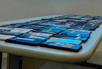 Mais 140 alagoanos recebem celulares recuperados pela SSP