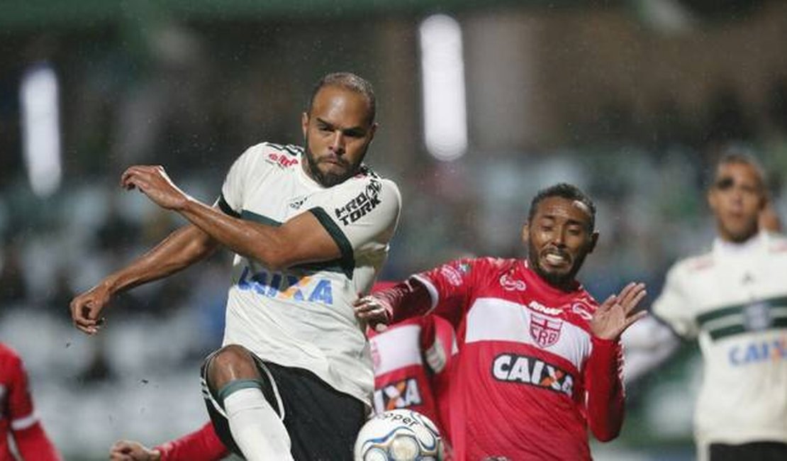 Coritiba vence o CRB, mantém 100% em casa e volta ao G-4 da Série B