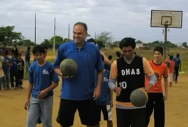 Projeto que Oscar Schmidt viabilizou vence torneio escolar nacional