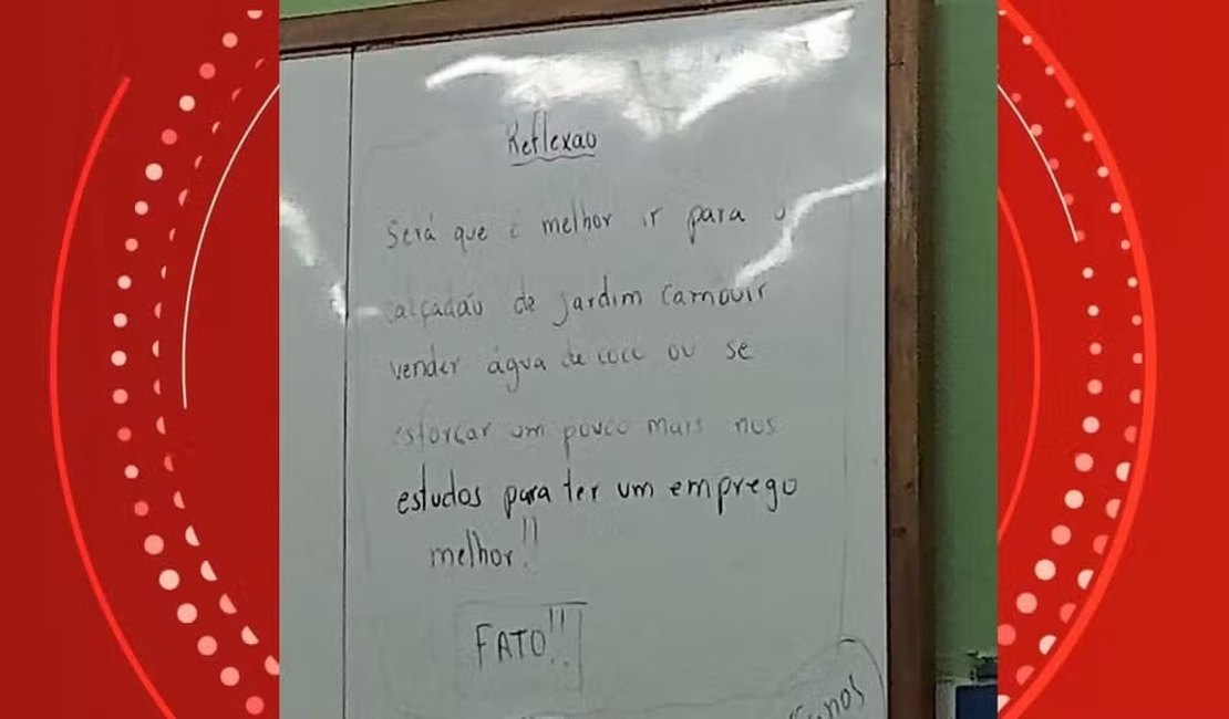 Professor é demitido após escrever em quadro sobre aluno adolescente que ajuda família a vender água de coco