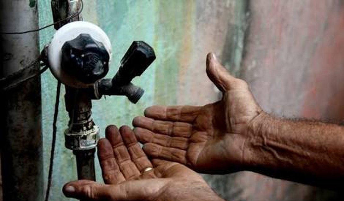 Vazamento em adutora afeta abastecimento de Arapiraca, Craíbas e Igaci