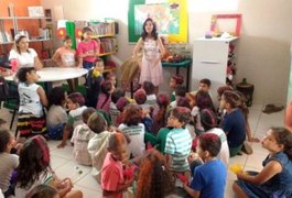 Crianças redescobrem brincadeiras tradicionais na Biblioteca Arapiraquinha