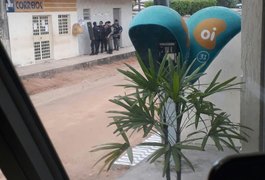 Bandidos assaltam Correios de Luziápolis e mantêm cinco reféns