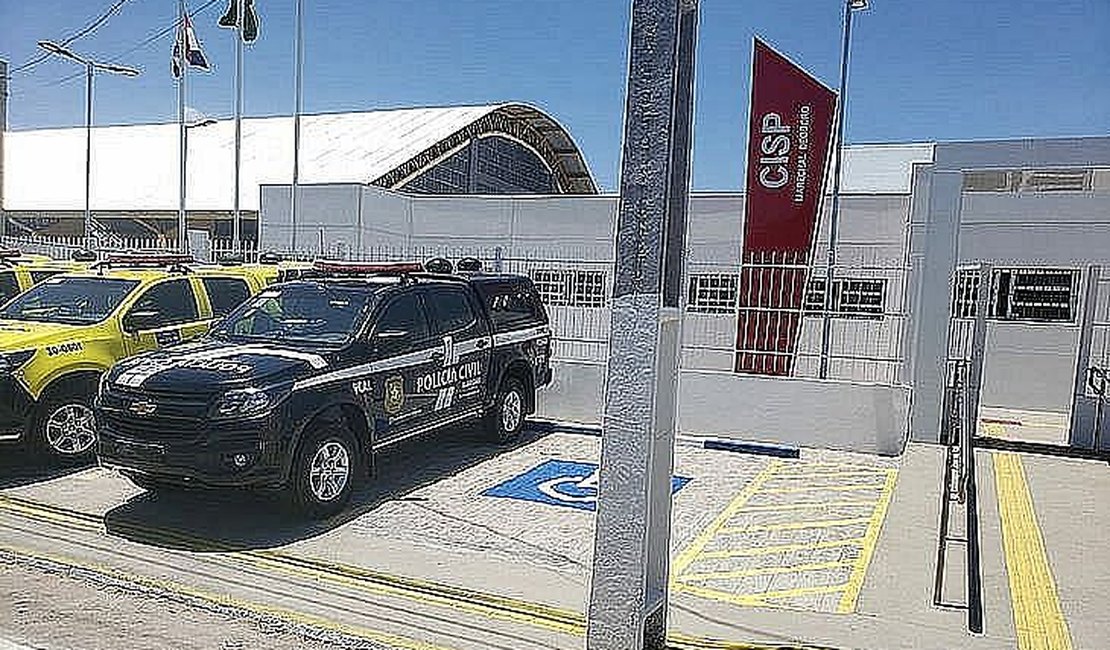 Suspeito de tráfico é preso com drogas é preso em flagrante fazendo sexo com adolescente, em Alagoas