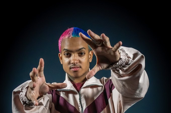 MC Brinquedo é preso por 'desobediência' ao pilotar e cair de moto sem habilitação em SP