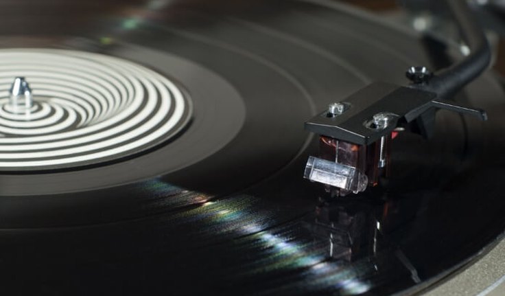 Vendas de vinil superam as de CDs pela primeira vez após 34 anos
