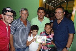 Dia das Crianças é marcado com festa e distribuição de brinquedos em Feira Grande