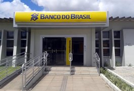 Assaltantes arrombam agência bancária e furtam armas na Barra de São Miguel