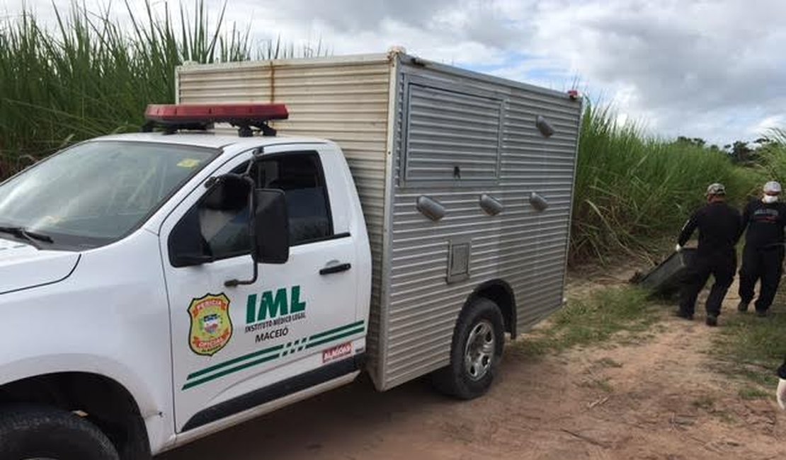 Populares encontram corpo carbonizado em Penedo