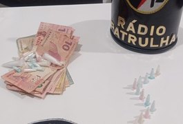 Jovem de 20 anos é presa por tráfico de drogas no bairro Manoel Teles, em Arapiraca