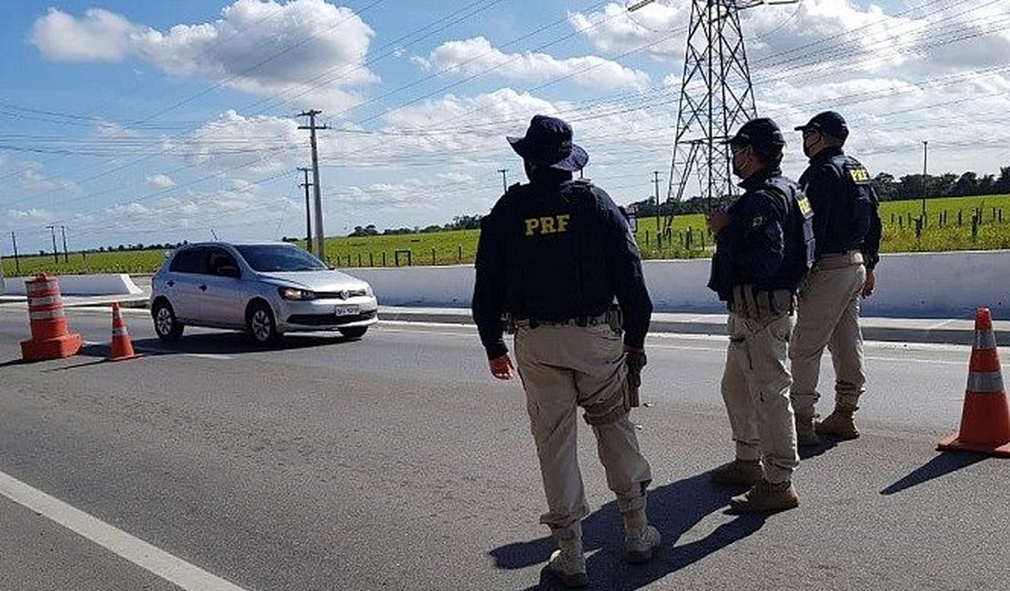 PRF prende homem por pesca proibida no interior de Alagoas