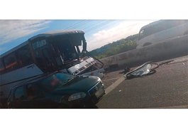 Acidente envolvendo caminhão, moto e ônibus deixa feridos em rodovia alagoana