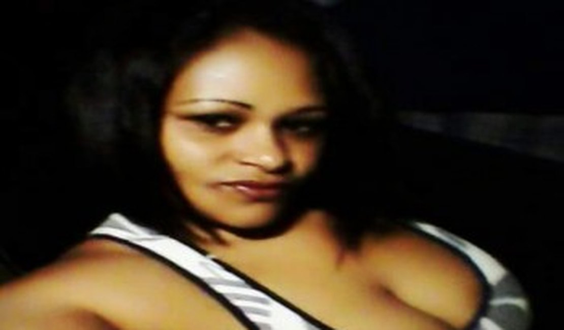 Mulher é morta a facadas após chamar homem de “corno” no Sertão de Alagoas