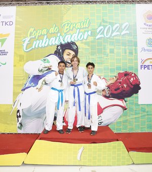Arapiraquenses conquistam medalhas em campeonato de Taekwondo, em Recife