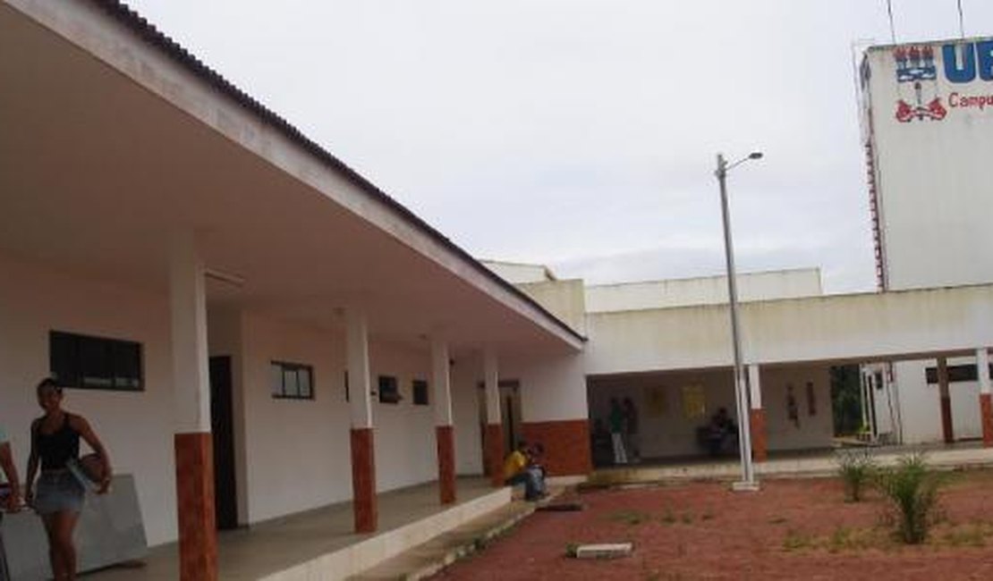 Após ocupações, Ufal suspende calendário acadêmico em universidades do interior