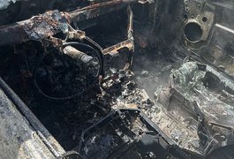 Dois carros e van pegam fogo em diferentes locais de Maceió durante a manhã desta quinta