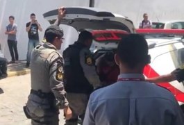 Mulher é agredida pelo marido em estacionamento de faculdade em Maceió