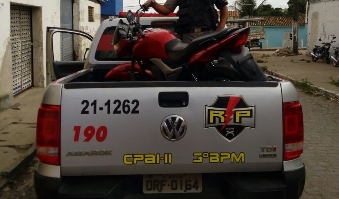 PM recupera motocicleta roubada no bairro Manoel Teles