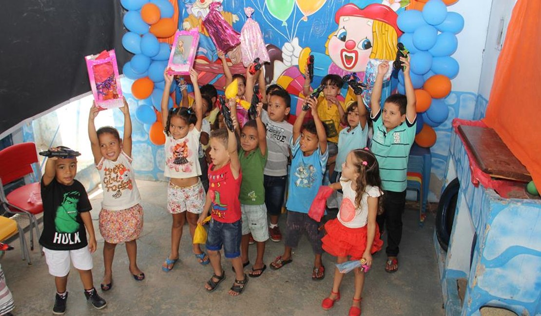 Dia das Crianças: brinquedos são doados a creches e escolas municipais de Arapiraca