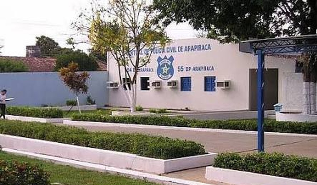 Mulher é presa com grande quantidade de droga em bar de Arapiraca