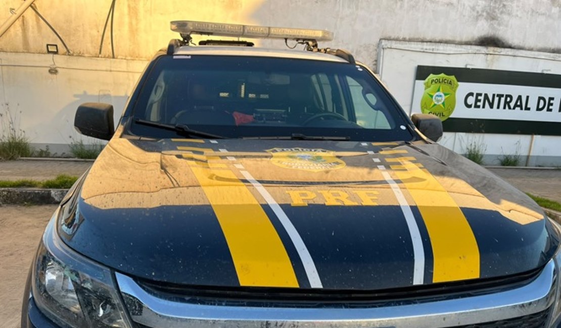 Polícia Rodoviária Federal recupera carro adulterado em Rio Largo
