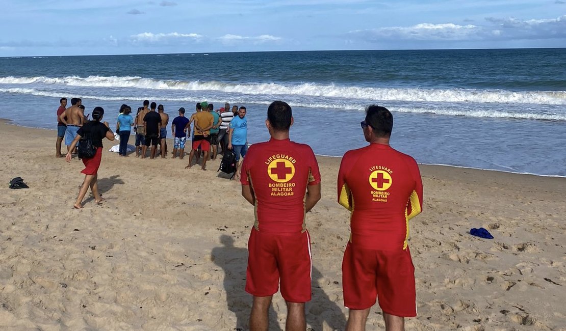 Bombeiros encontram corpo de fisioterapeuta que se afogou em Guaxuma, AL
