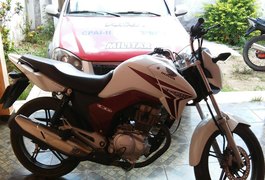 Polícia Militar recupera motocicleta roubada em Lagoa da Canoa