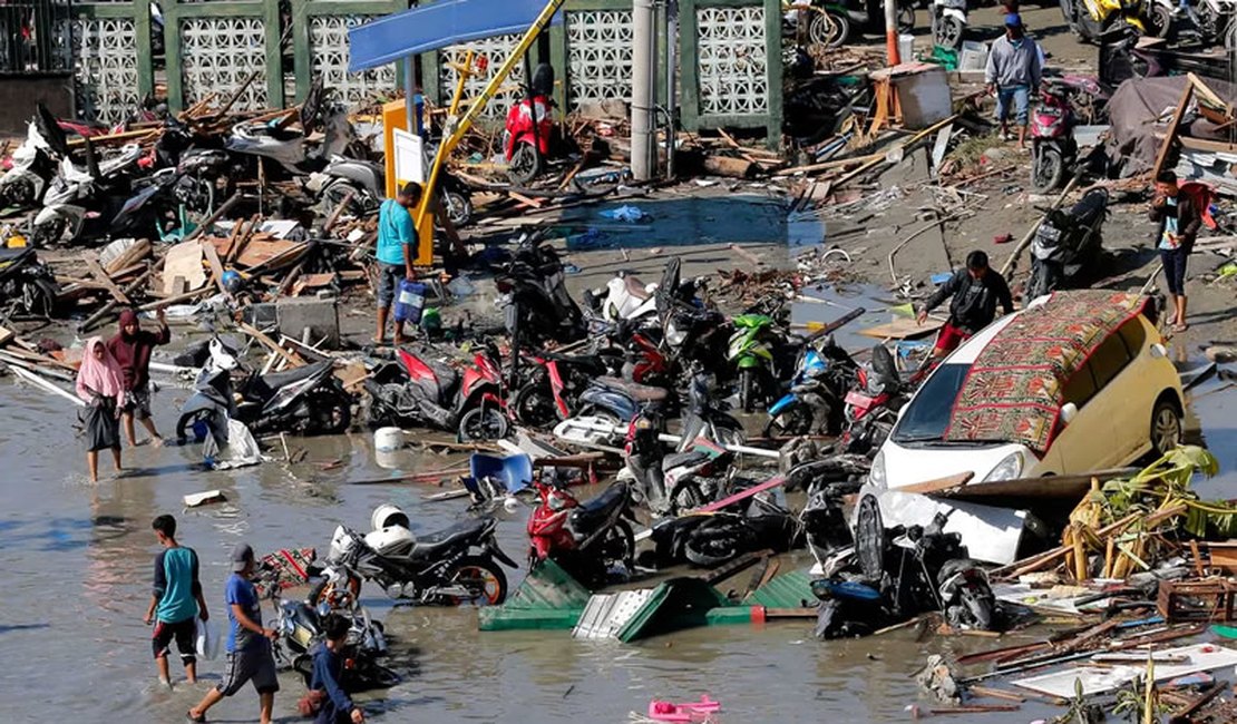 [VÍDEO] Passa de 800 número de mortos em terremoto e tsunami na Indonésia