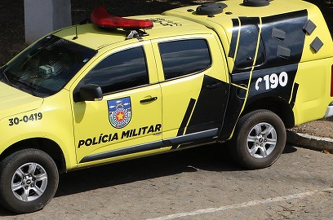 PM flagra indivíduo com drogas durante abordagem no bairro Manoel Teles, em Arapiraca