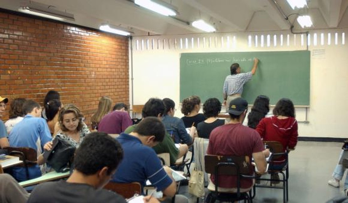 Reforma do ensino médio poderá entrar em vigor apenas em 2020, dizem estados