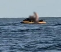 VÍDEO: Casal é filmado fazendo sexo em cima de jet ski no local conhecido como 'Garganta do Diabo'