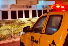 Mulher é assaltada em frente à própria residência no bairro João Paulo II, em Arapiraca