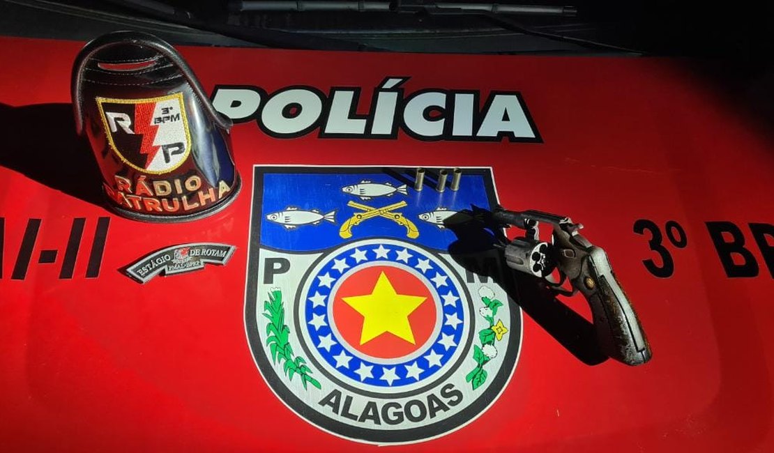 Após denúncia de disparo de arma de fogo, polícia prende homem com revólver em Arapiraca