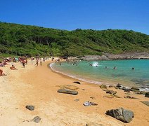 Namorada de rapaz que teve barriga aberta diz à polícia que apagou após LSD