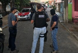 Operação em Maceió cumpre 16 mandados e prende 4 suspeitos com armas e munições