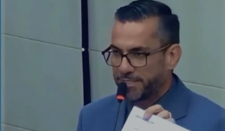 Vereador Leonardo Dias cobra exoneração de secretária citada em suposta fraude e dispara contra Rodrigo Cunha: “Só assume a prefeitura de fato depois da eleição”