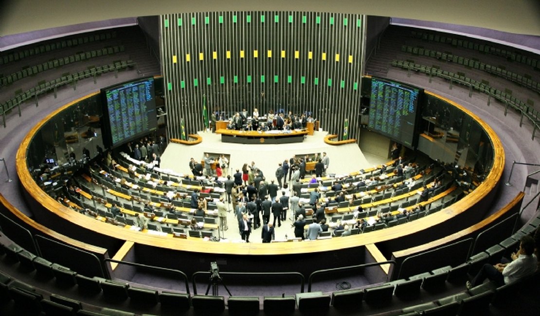 Câmara aprova em segundo turno texto-base da reforma política