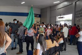 Vídeo. Servidores da Educação realizam protesto na Prefeitura de Arapiraca