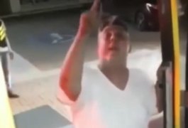 Vídeo. Condutor embriagado é preso após atropelar pedestre e ameaçar motorista de ônibus