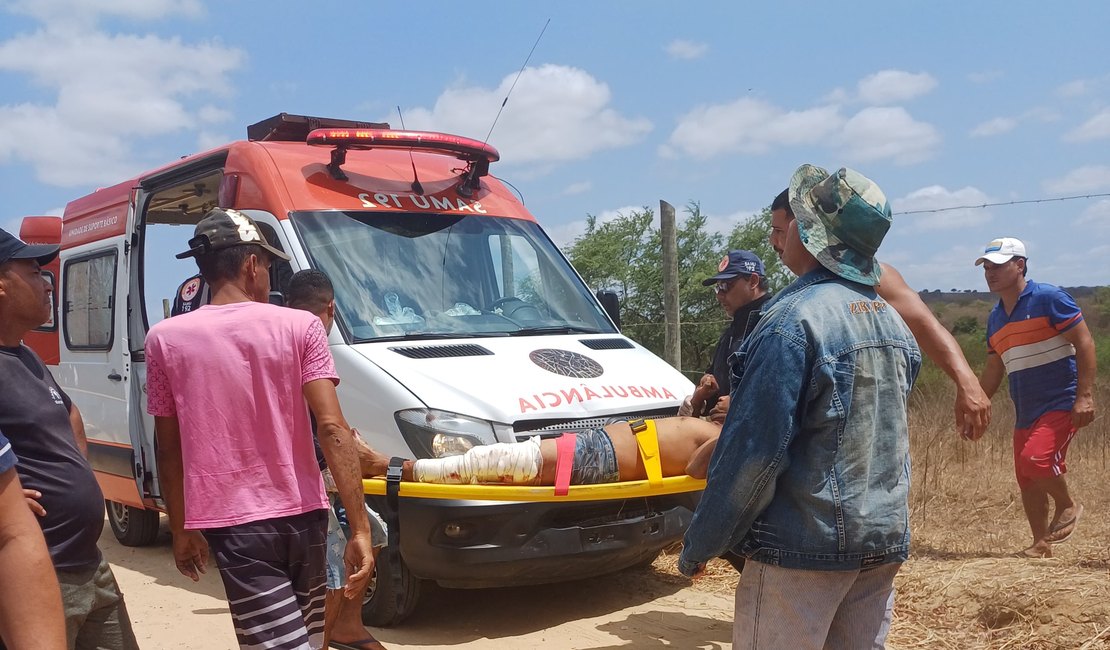 Motociclista supostamente embriagado fica ferido após colidir em carro no interior de Alagoas