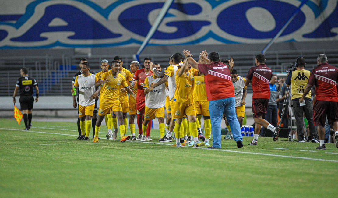 CSA perde para o Aliança e demite o técnico Roberto Fonseca