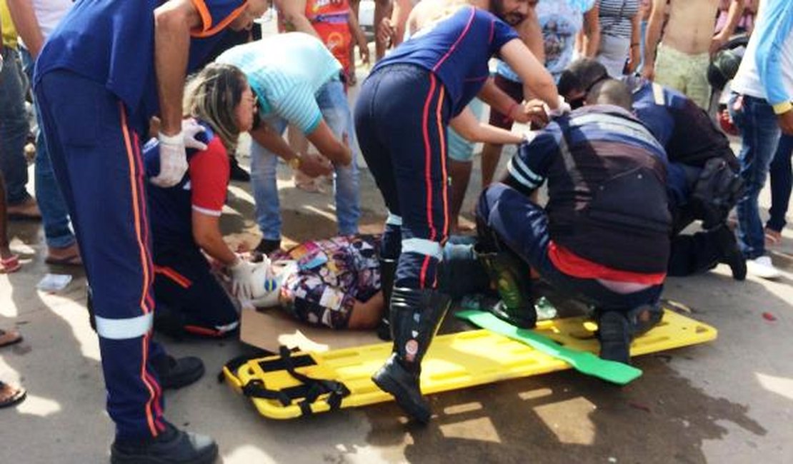 Colisão envolvendo um carro e três motos deixa quatro pessoas feridas na AL-220, em Arapiraca