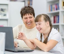 Universidade de Orlando oferece curso gratuito em português para pais e educadores