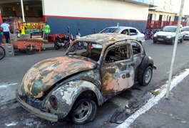 Vídeo. Veículo carregado de ovos pega fogo no Centro de Arapiraca