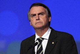 Bolsonaro segue estável, mas tem alimentação oral suspensa, diz boletim médico