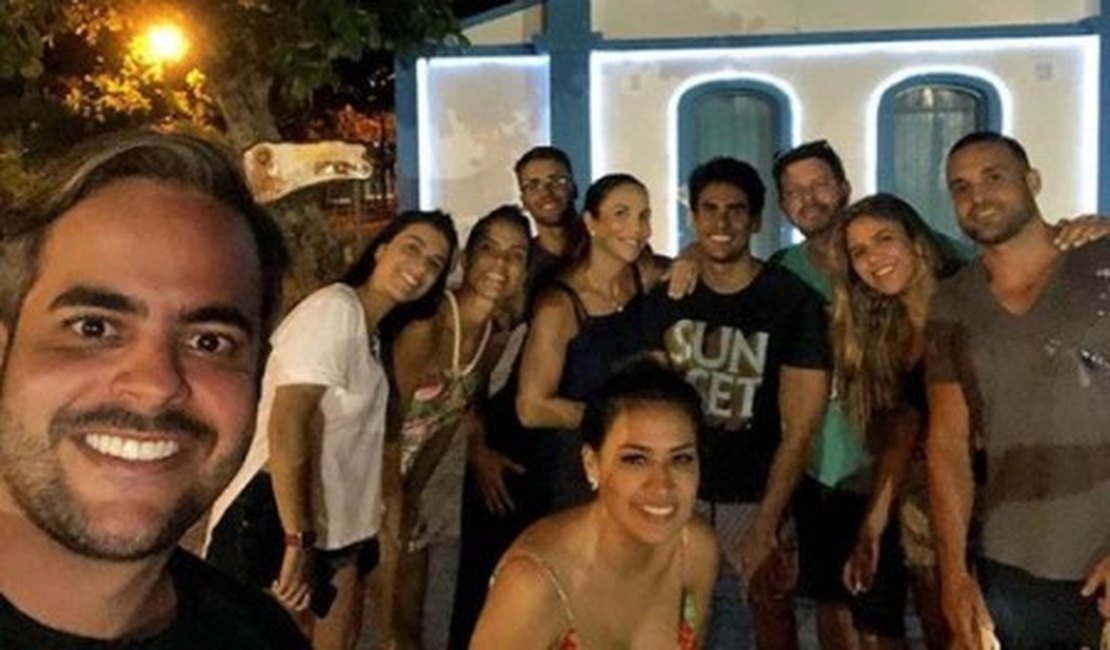 Ivete Sangalo reúne amigos e Claudia Leitte se convida: 'Chame também'