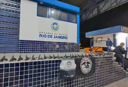Mulher é presa com 30 pistolas no RJ; arsenal iria para o Complexo do Alemão