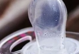 Por que as chupetas estão se tornando uma tendência entre adultos?