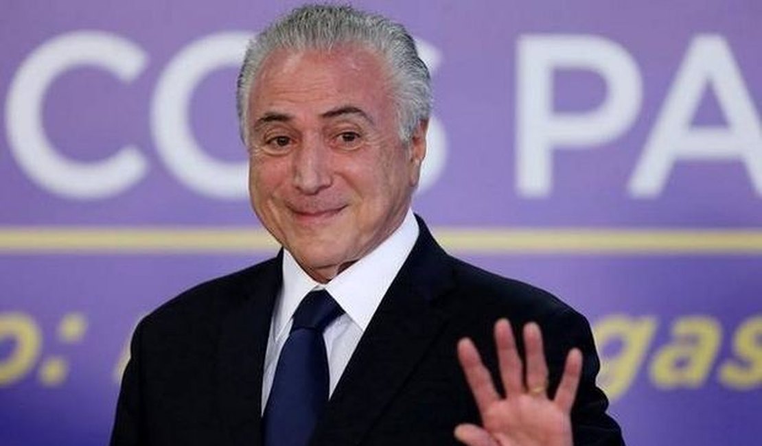 Temer anuncia congelamento de salário de várias categorias em 2018