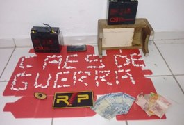 Rádio Patrulha apreende menor com crack escondido em residência, em Arapiraca